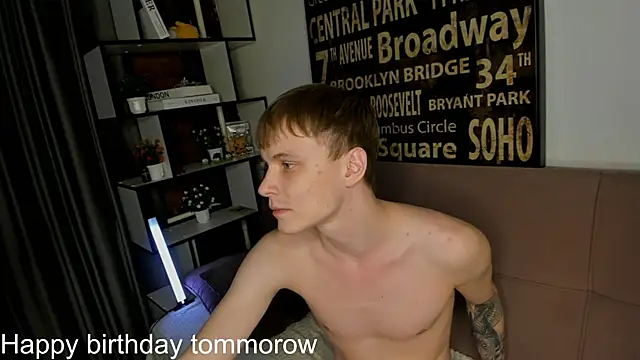 TwinkWhite online show from May 14, 2026, 9:10 pm