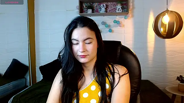rosaleia  online show from May 24, 2026, 5:12 am