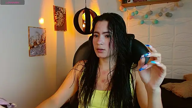Snapshot of rosaleia_ chatting on June 16, 2026, 4:37 am rosaleia online show from June 16, 2026, 4:37 am
