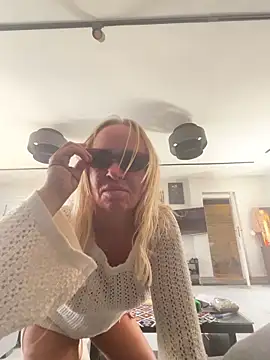 parisheliton online show from April 18, 2026, 10:30 am