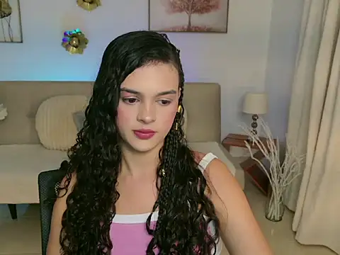 Snapshot of MaraVelvett chatting on April 28, 2026, 8:36 pm MaraVelvett online show from April 28, 2026, 8:36 pm