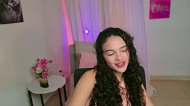 Snapshot of MaraVelvett chatting on May 18, 2026, 5:41 pm MaraVelvett online show from May 18, 2026, 5:41 pm