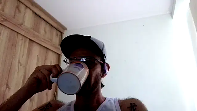 Snapshot of andrew_1520 chatting on November 7, 2025, 9:48 pm andrew 1520 online show from November 7, 2025, 9:48 pm