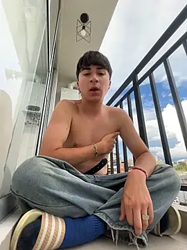 Snapshot of martinbakeer chatting on April 12, 2026, 10:04 pm martinbakeer online show from April 12, 2026, 10:04 pm