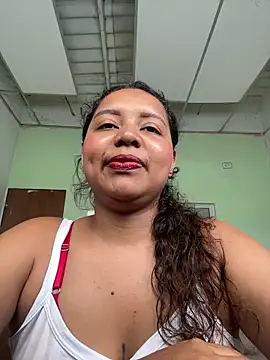 Ninibella online show from April 28, 2026, 7:52 pm