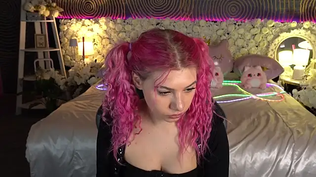PinkyTrix online show from May 5, 2026, 12:46 pm