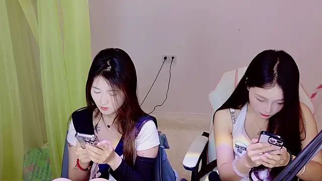 Xiongchumo1120 online show from May 25, 2026, 3:23 am