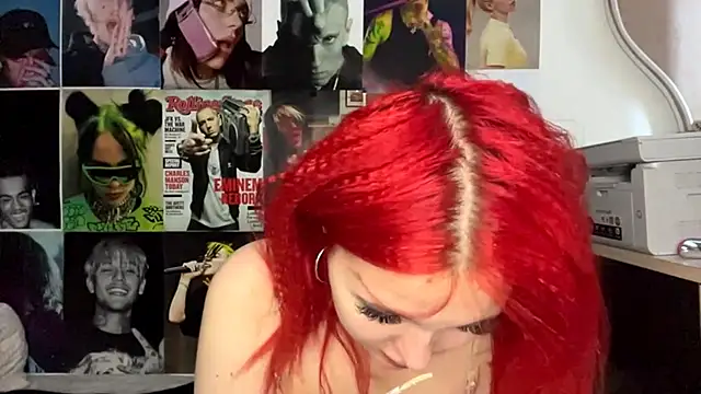 Snapshot of LaineRivett chatting on April 12, 2026, 9:36 am LaineRivett online show from April 12, 2026, 9:36 am