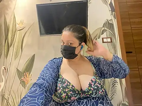 kavyasingh36 online show from May 16, 2026, 1:02 am