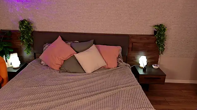 KimEvanss online show from April 14, 2026, 11:27 am