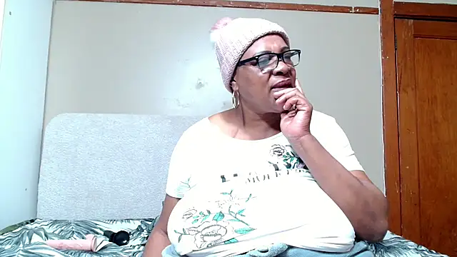 BUSTYQUEEN56  online show from July 8, 2026, 7:07 pm