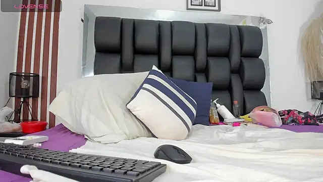 MILF AURORA online show from May 26, 2026, 8:49 pm