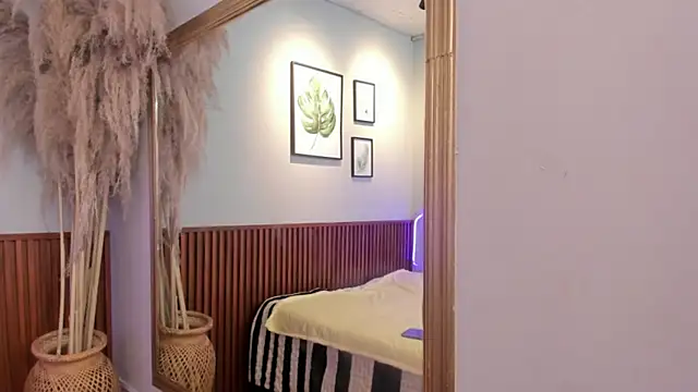 Snapshot of AMBERBENELLI chatting on April 16, 2026, 7:31 am AMBERBENELLI online show from April 16, 2026, 7:31 am