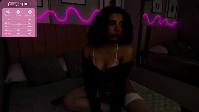 AURORAMILLSS online show from May 6, 2026, 3:13 am