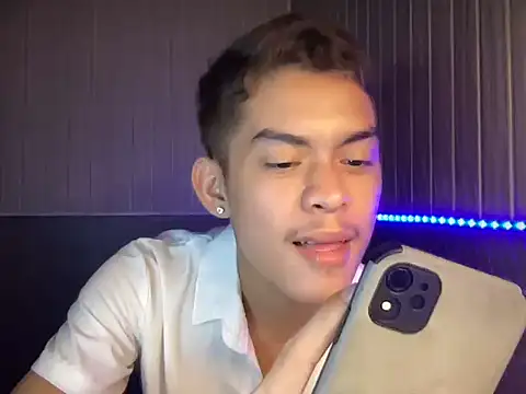 Snapshot of yourhotasian_jhonpol16 chatting on May 6, 2026, 8:14 pm yourhotasian jhonpol16 online show from May 6, 2026, 8:14 pm