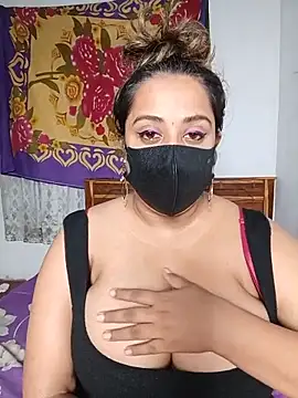 Suger Lips 99 online show from July 28, 2026, 7:39 pm