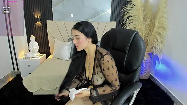 DOMINIKA LOVY online show from April 28, 2026, 5:51 pm