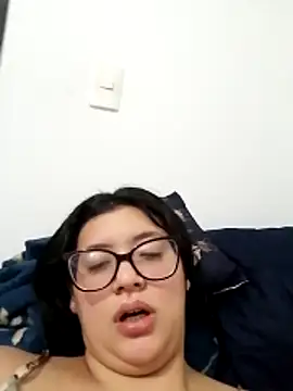 dhalia-rose89 online show from April 16, 2026, 3:29 am