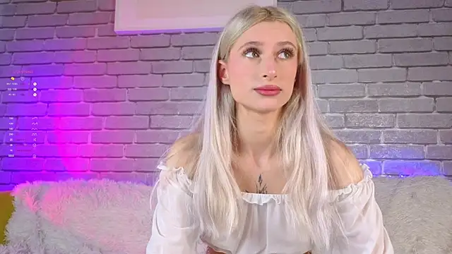 Snapshot of LuxuryBarbie chatting on May 15, 2026, 9:05 am LuxuryBarbie online show from May 15, 2026, 9:05 am
