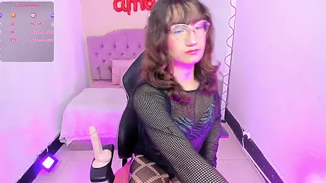 Snapshot of KATHERINE_TAY chatting on April 22, 2026, 7:26 pm KATHERINE TAY online show from April 22, 2026, 7:26 pm
