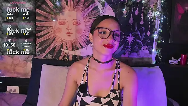 Snapshot of LaxiViolet chatting on August 1, 2026, 9:25 pm LaxiViolet online show from August 1, 2026, 9:25 pm
