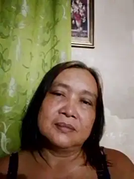 jeanyummytits online show from June 1, 2026, 9:33 am