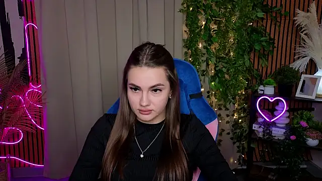 NicolePerkins online show from April 13, 2026, 5:29 pm