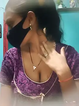 Snapshot of BaddieUnleashed chatting on April 14, 2026, 7:36 am BaddieUnleashed online show from April 14, 2026, 7:36 am