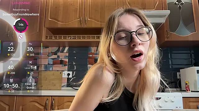 Snapshot of eileencrowday chatting on April 14, 2026, 3:12 am eileencrowday online show from April 14, 2026, 3:12 am