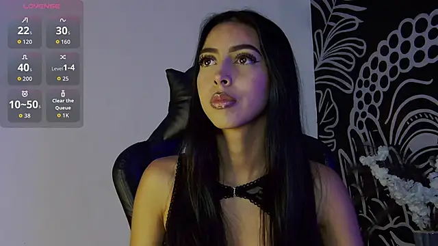 Snapshot of Mia_Gloww_ chatting on April 22, 2026, 8:10 pm Mia Gloww online show from April 22, 2026, 8:10 pm
