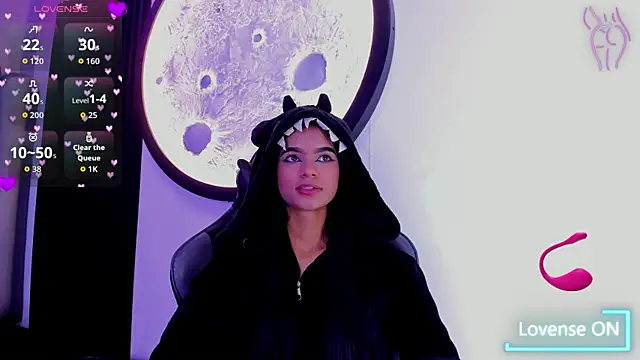 luna-bella  online show from May 30, 2026, 5:37 am