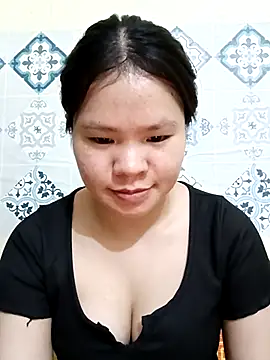 Seraphinahh online show from May 7, 2026, 4:23 pm