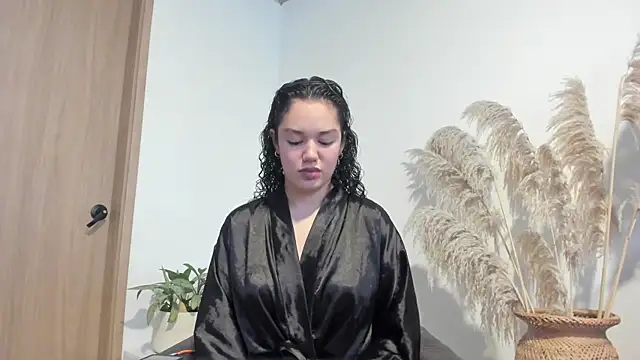 MiaRouseex online show from May 1, 2026, 8:57 pm