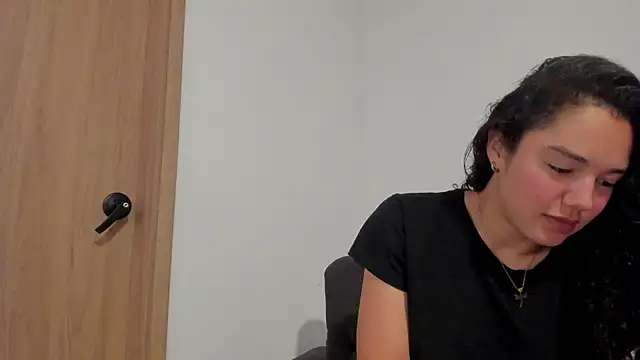 MiaRouseex online show from May 27, 2026, 9:45 pm