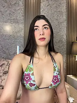 Snapshot of evelyn_hills chatting on June 30, 2026, 3:02 pm evelyn hills online show from June 30, 2026, 3:02 pm