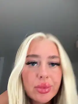 Vanillaheavennn online show from April 14, 2026, 8:04 pm