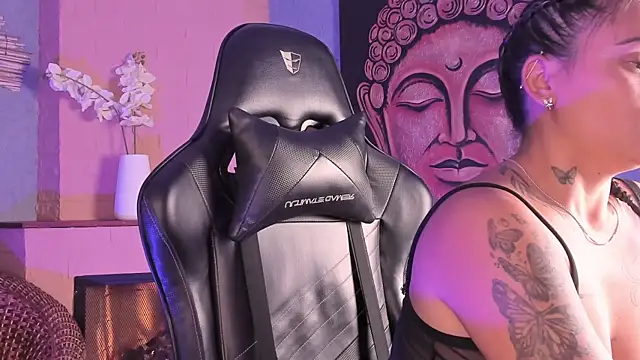 MILATEMPTRESS online show from April 20, 2026, 1:36 pm