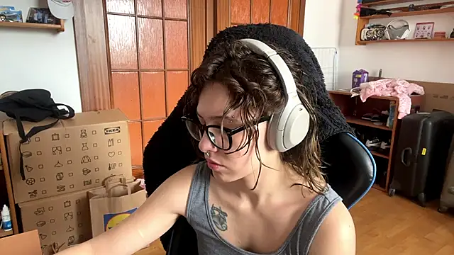 PillowPeachX online show from May 17, 2026, 8:34 am