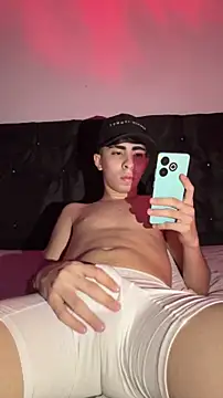 michaell twinkk online show from April 26, 2026, 10:40 pm