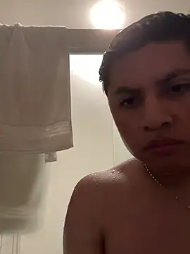 xxxchrisHOT online show from April 14, 2026, 4:40 am