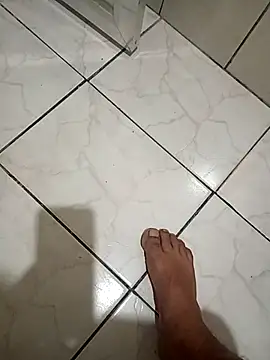 cheiodetesa online show from April 15, 2026, 10:10 pm