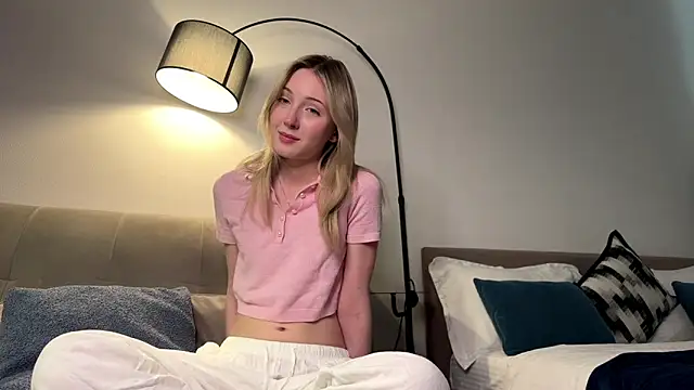 Kattie Petite online show from April 21, 2026, 1:28 pm