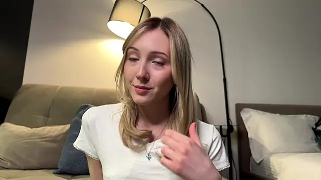 Kattie Petite online show from April 22, 2026, 1:34 pm