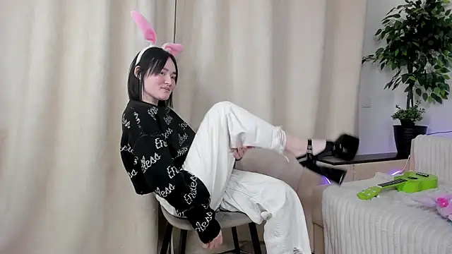 AliFlentroy online show from April 18, 2026, 4:00 pm