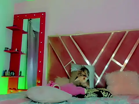 Dollcute  online show from May 5, 2026, 11:35 pm