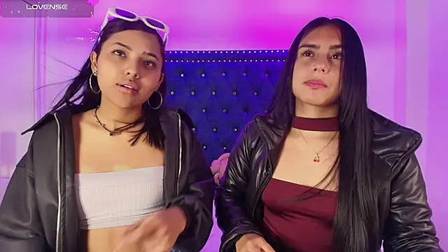 Serena and zoe online show from April 21, 2026, 7:39 pm