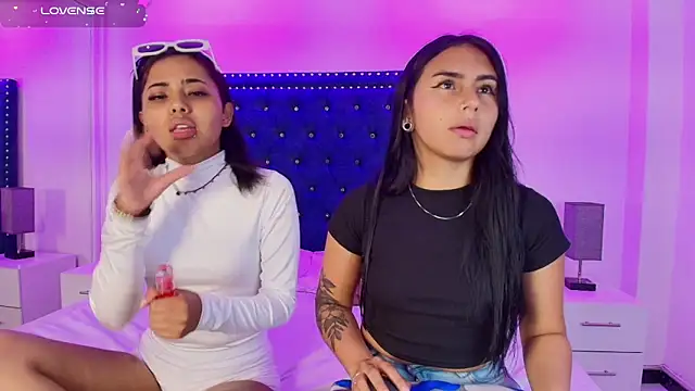 Serena and zoe online show from April 27, 2026, 7:45 pm