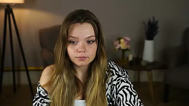 Snapshot of MarloEinck chatting on April 16, 2026, 11:22 am MarloEinck online show from April 16, 2026, 11:22 am