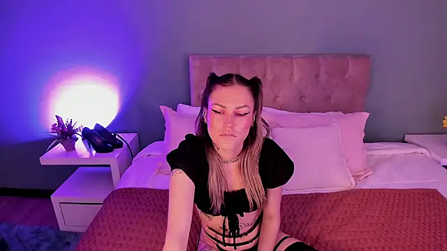 Kim Jeins666  online show from April 16, 2026, 1:23 pm