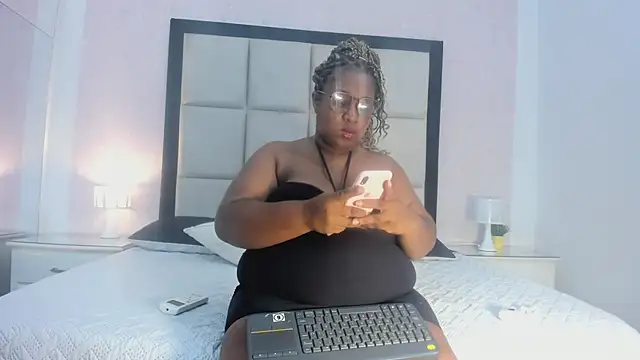 TreisyVixen online show from July 7, 2026, 3:20 am